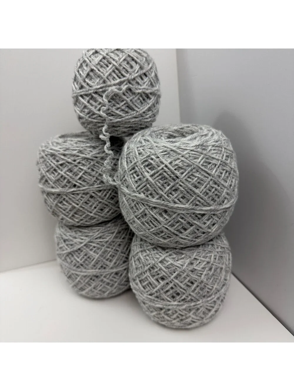 Reclaimed Acrylic Worsted Yarn – 880 Yards – White/Light Gray Heather (5 Cakes)